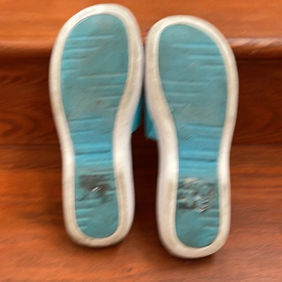 Champion Slide Sandals - Picture 8 of 16